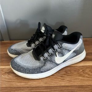 Nike Men's Gray and Black Knit Training Sneakers